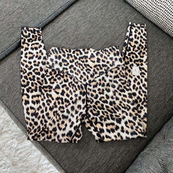 Animal print high waisted leggings small NWT - Picture 5 of 15
